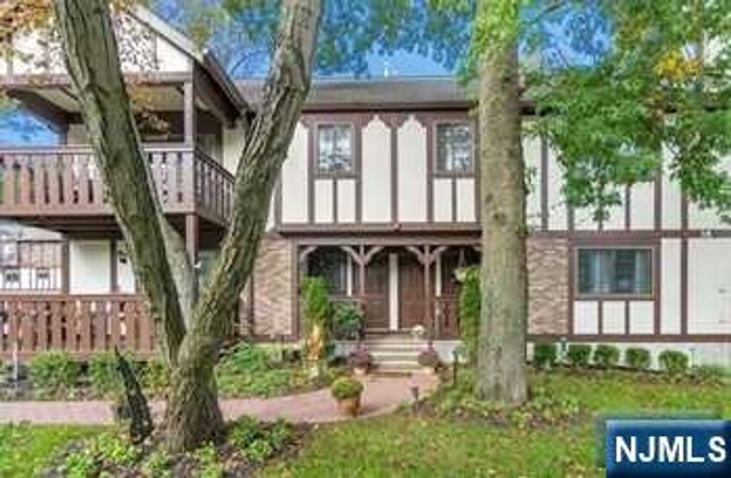 909 Thoreau Court 909, Mahwah, NJ 07430