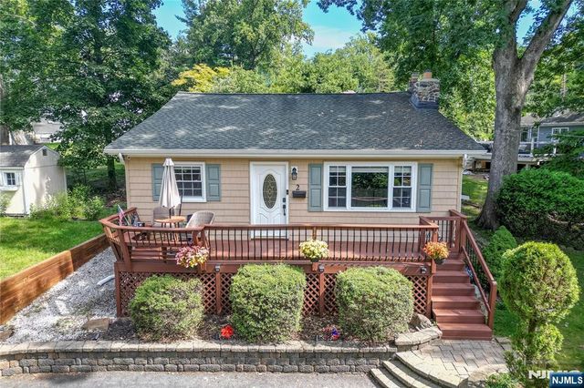 2 Crow Trail, Wayne, NJ 07470