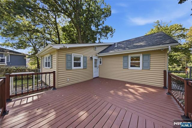 2 Crow Trail, Wayne, NJ 07470