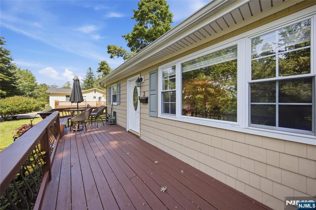 2 Crow Trail, Wayne, NJ 07470