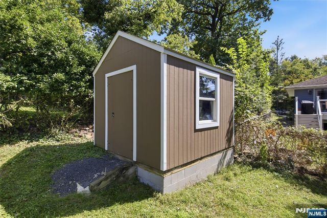 2 Crow Trail, Wayne, NJ 07470
