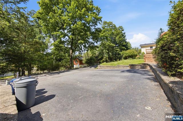 2 Crow Trail, Wayne, NJ 07470
