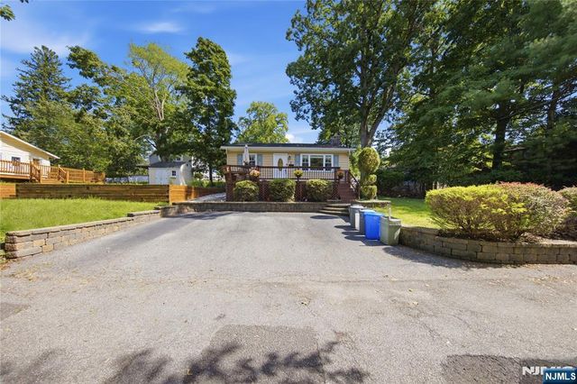 2 Crow Trail, Wayne, NJ 07470