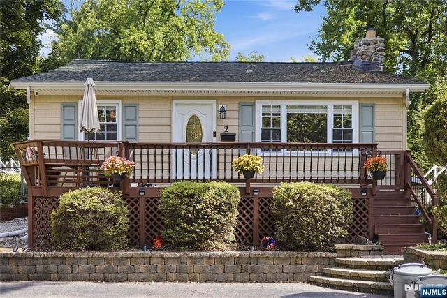 2 Crow Trail, Wayne, NJ 07470