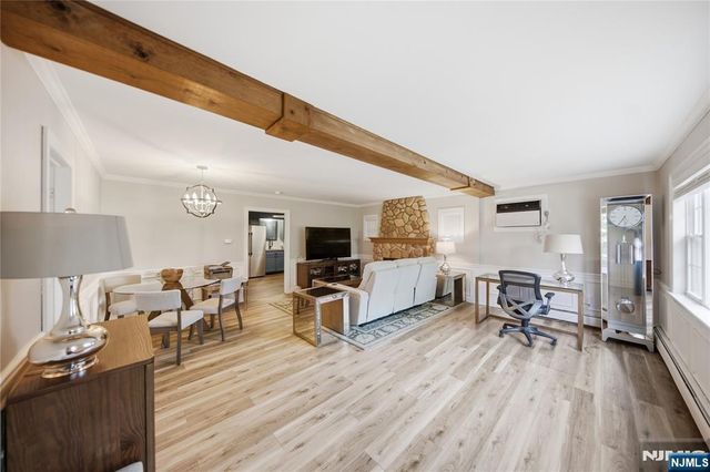 2 Crow Trail, Wayne, NJ 07470
