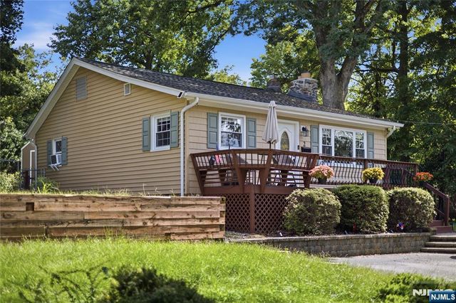 2 Crow Trail, Wayne, NJ 07470