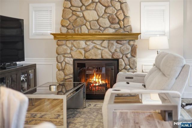 2 Crow Trail, Wayne, NJ 07470