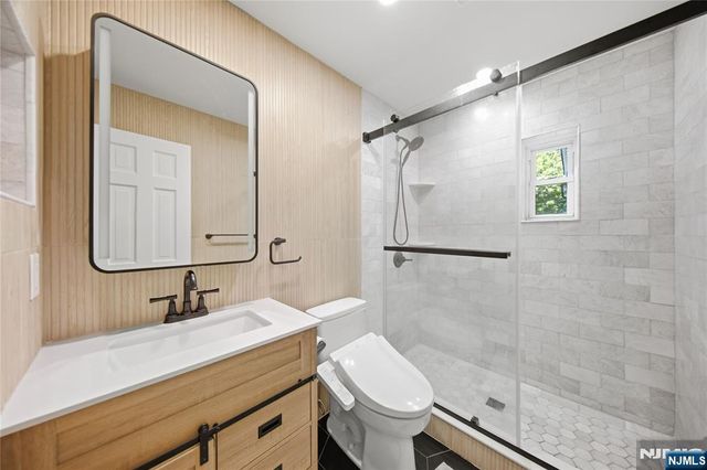 2 Crow Trail, Wayne, NJ 07470