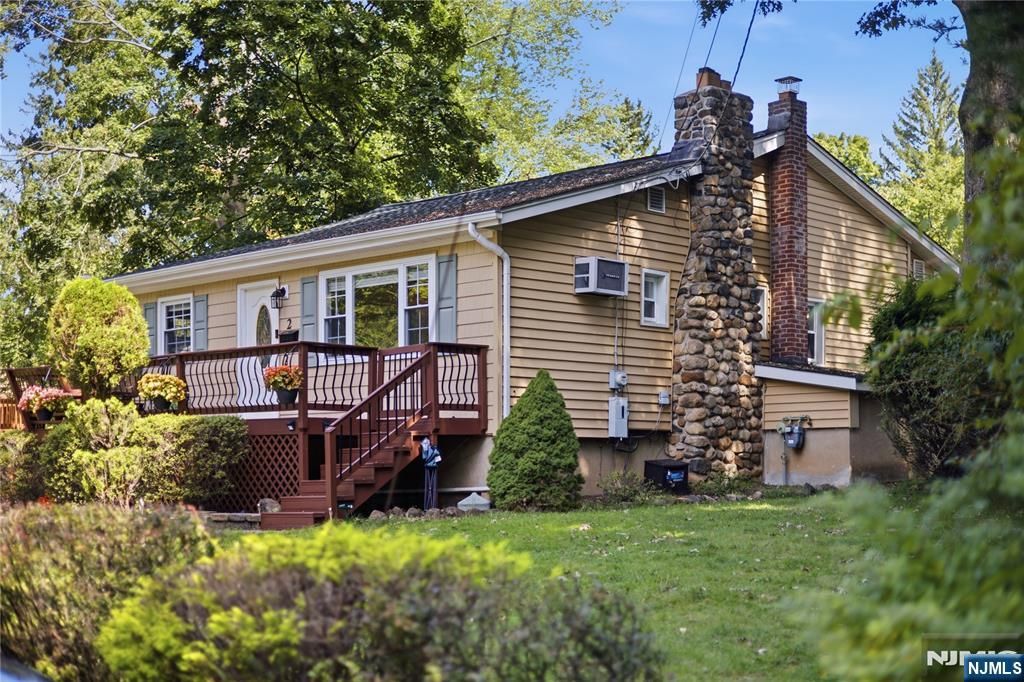 2 Crow Trail, Wayne, NJ 07470
