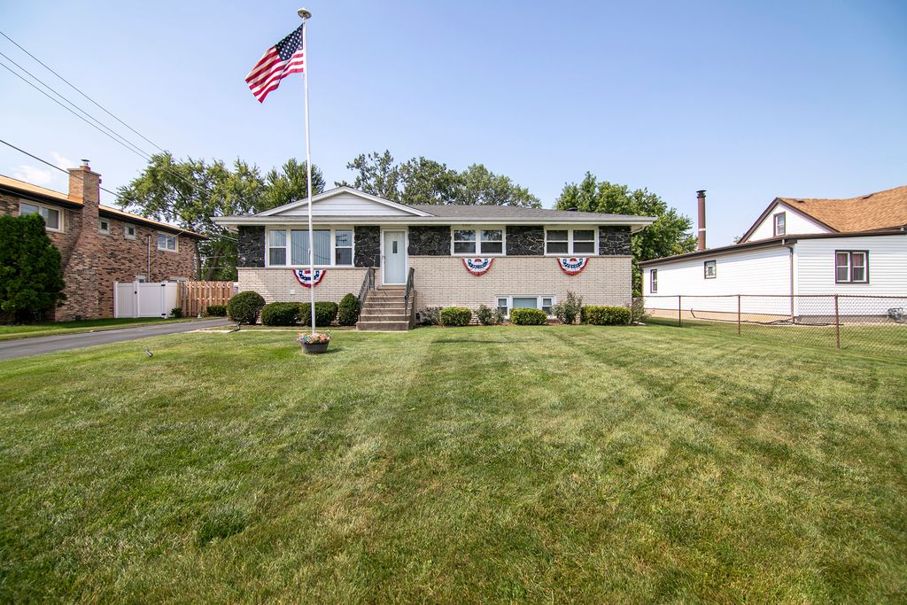 7416 S Octavia Avenue, Bridgeview, IL 60455 — exterior
