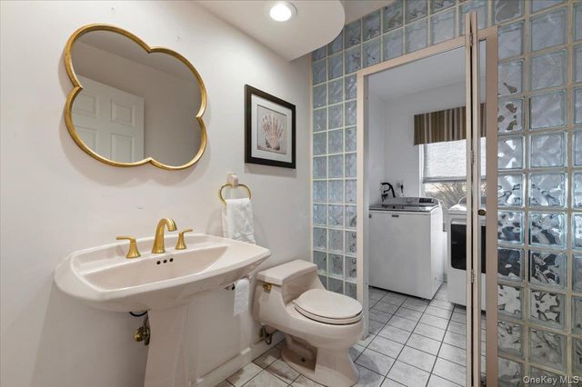 68 Carlton Avenue, Port Washington, NY 11050