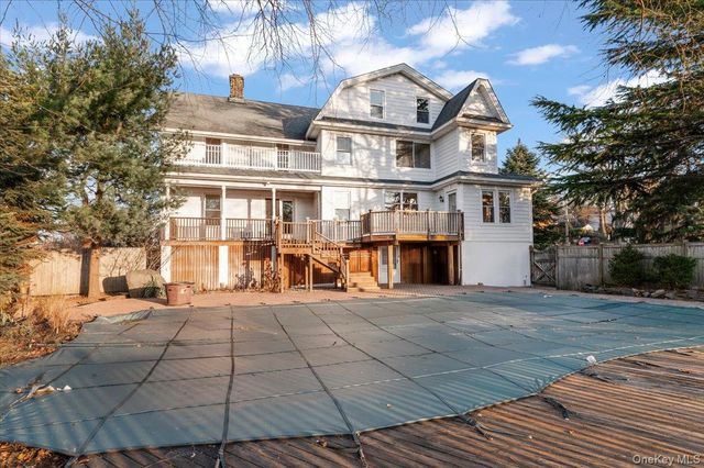 68 Carlton Avenue, Port Washington, NY 11050