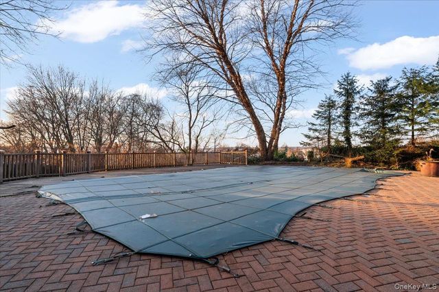 68 Carlton Avenue, Port Washington, NY 11050