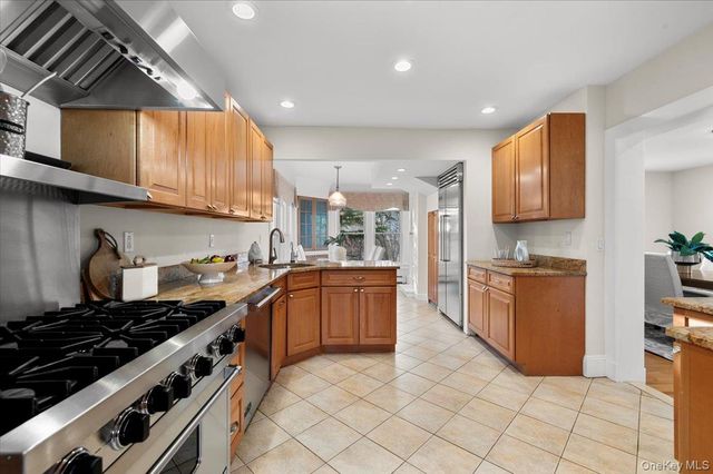 68 Carlton Avenue, Port Washington, NY 11050