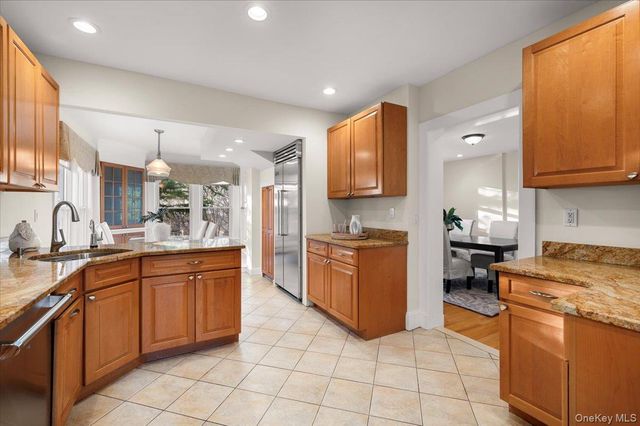 68 Carlton Avenue, Port Washington, NY 11050