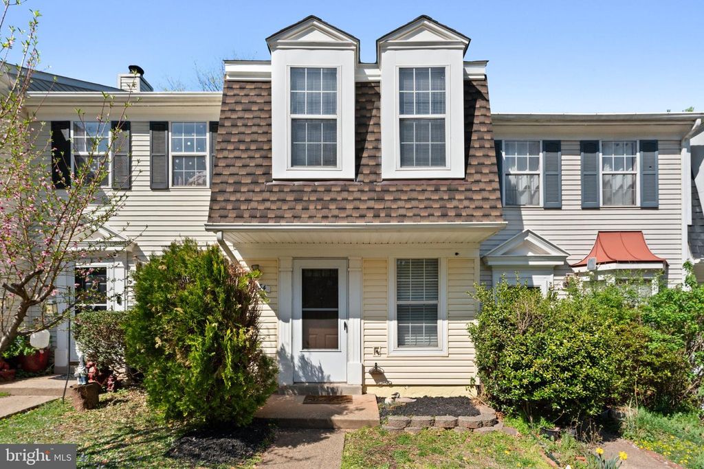 34 PALMER CT, Sterling, VA 20165