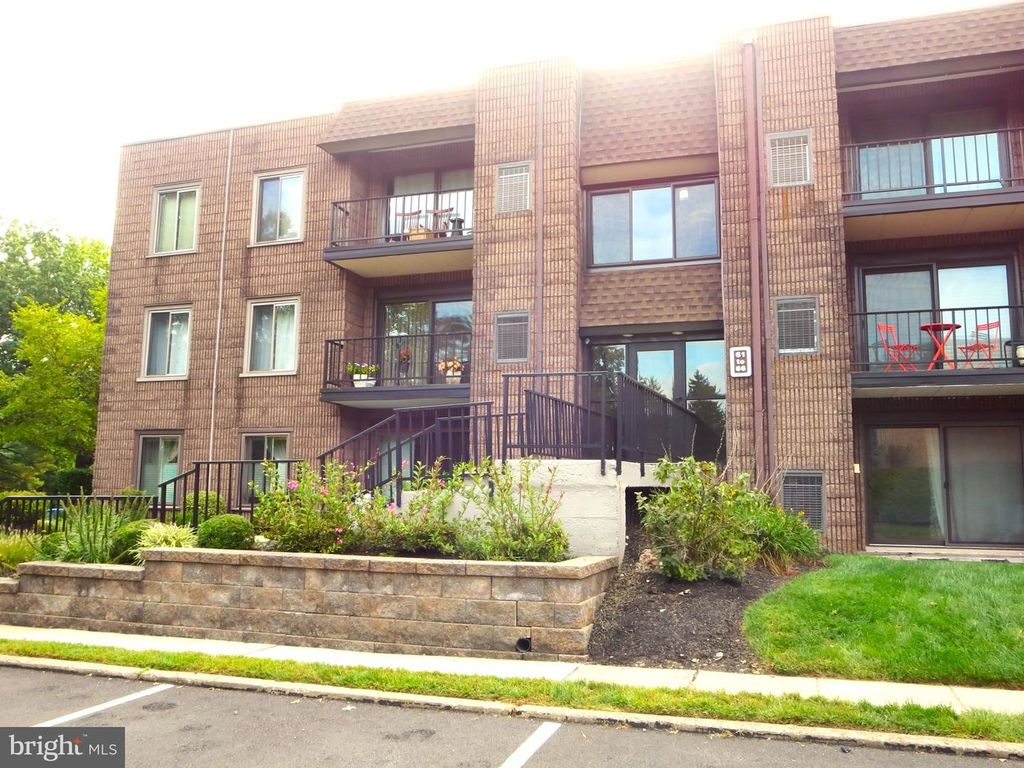 66 OAKRIDGE DR, LANGHORNE, PA 19047 — exterior
