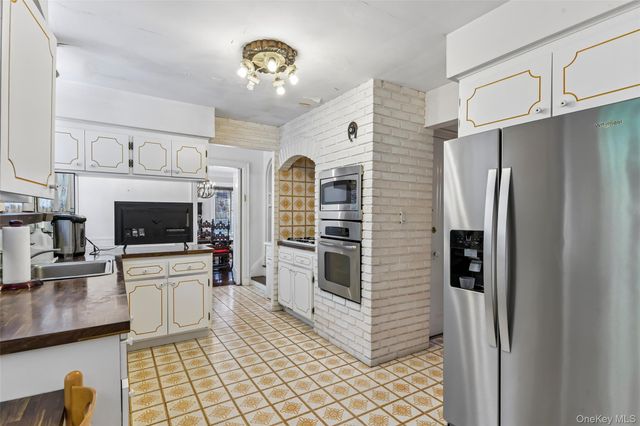 38 Cedarhurst Avenue, Cedarhurst, NY 11516