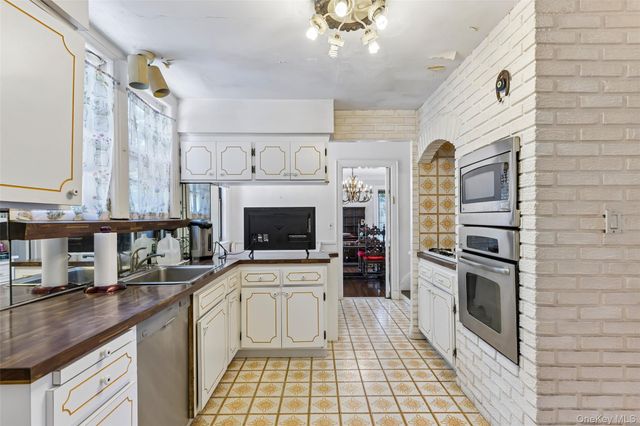 38 Cedarhurst Avenue, Cedarhurst, NY 11516