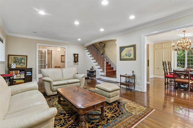 38 Cedarhurst Avenue, Cedarhurst, NY 11516