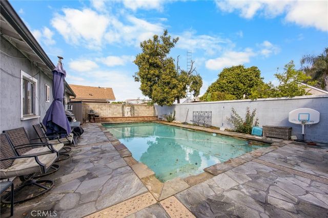 626 N Grand, Santa Ana, CA 92701