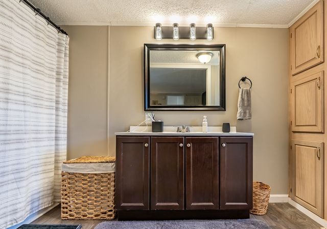 75 Kristen Ln, Wareham, MA 02571