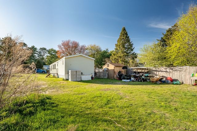 75 Kristen Ln, Wareham, MA 02571