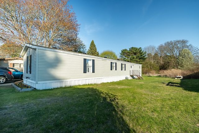 75 Kristen Ln, Wareham, MA 02571
