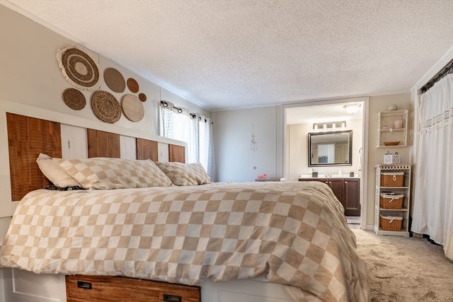 75 Kristen Ln, Wareham, MA 02571