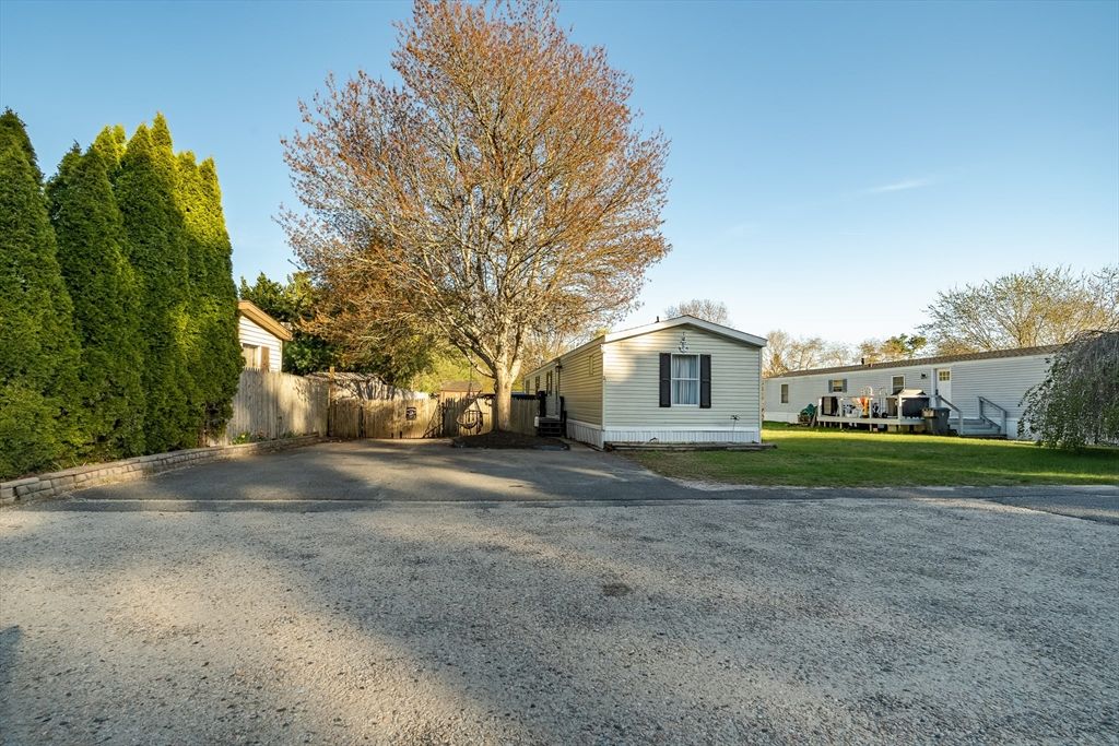 75 Kristen Ln, Wareham, MA 02571