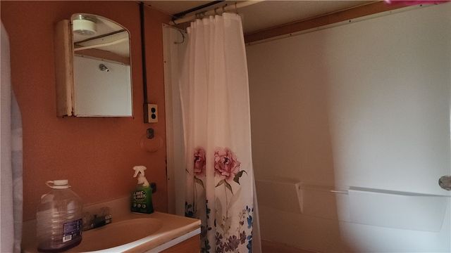 3582 Lenox Road Road, Geneva Town, NY 14456