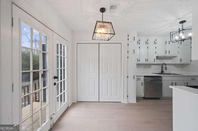 2814 Woodhollow Lane, Jonesboro, GA 30236