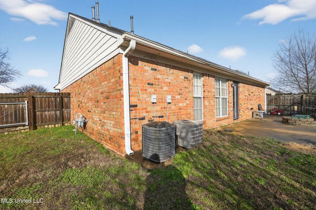 1891 Central Trails Drive, Southaven, MS 38671