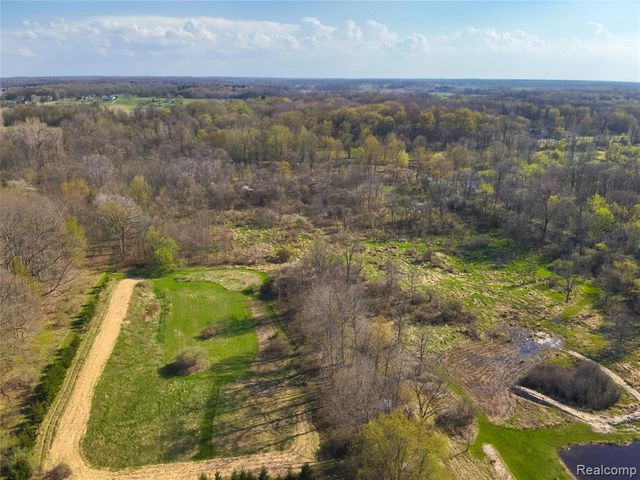 5785 Layton Road, Fowlerville, MI 48836