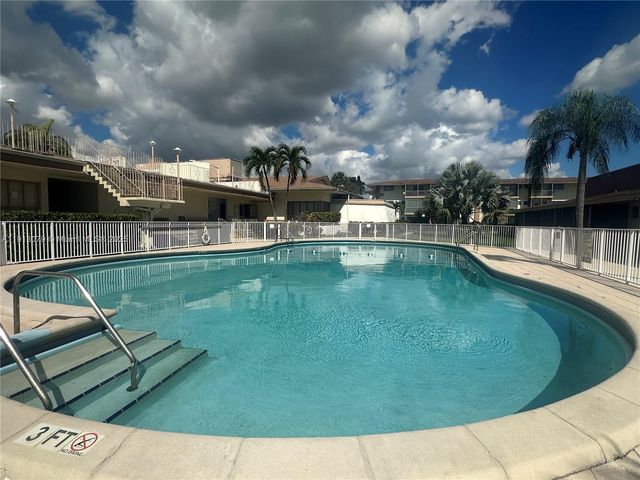 16790 NE 14th Ave 202, Miami, FL 33162