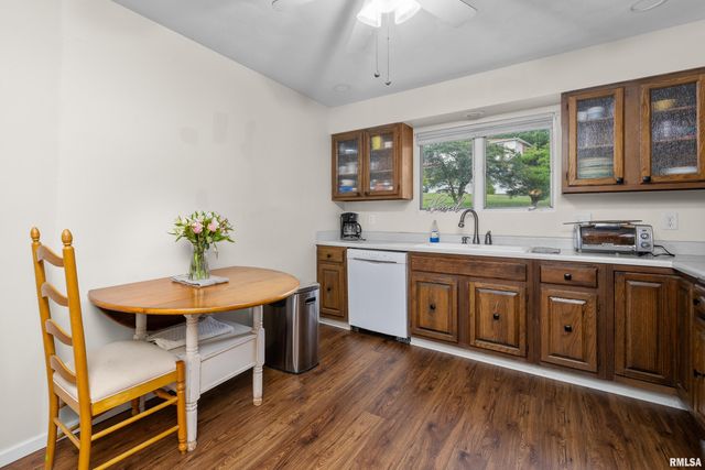 3717 35TH Street, Moline, IL 61265