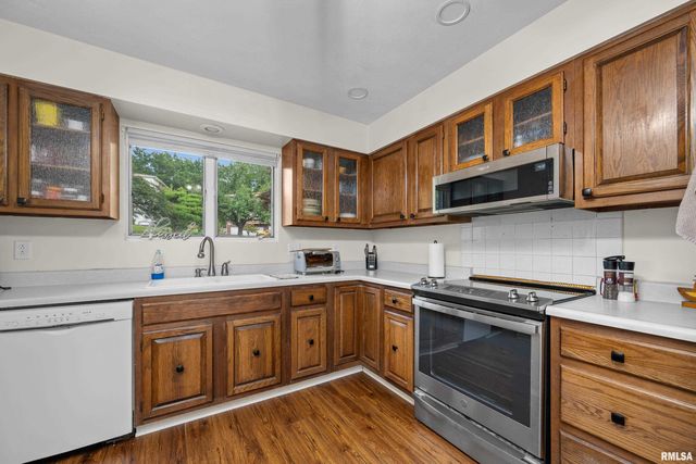 3717 35TH Street, Moline, IL 61265