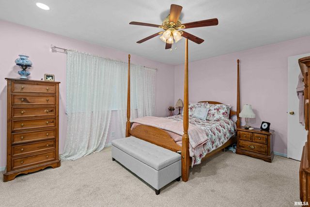 3717 35TH Street, Moline, IL 61265