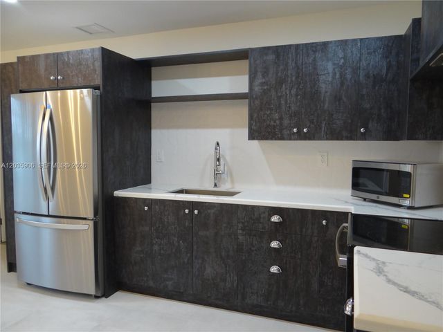 5980 SW 40th Avenue C, Dania Beach, FL 33312