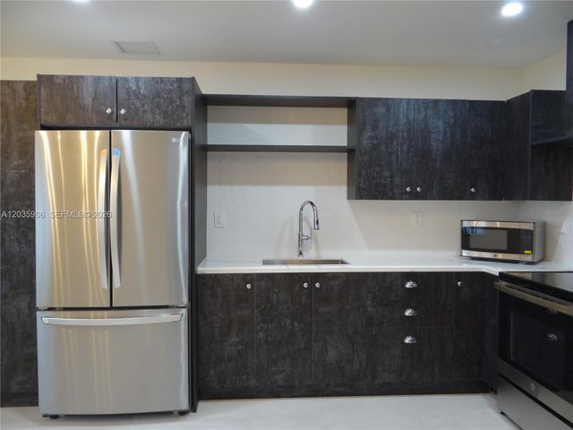 5980 SW 40th Avenue C, Dania Beach, FL 33312