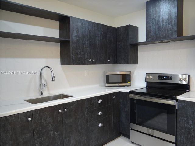5980 SW 40th Avenue C, Dania Beach, FL 33312