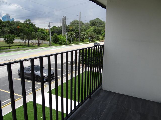 5980 SW 40th Avenue C, Dania Beach, FL 33312