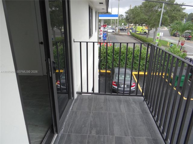 5980 SW 40th Avenue C, Dania Beach, FL 33312