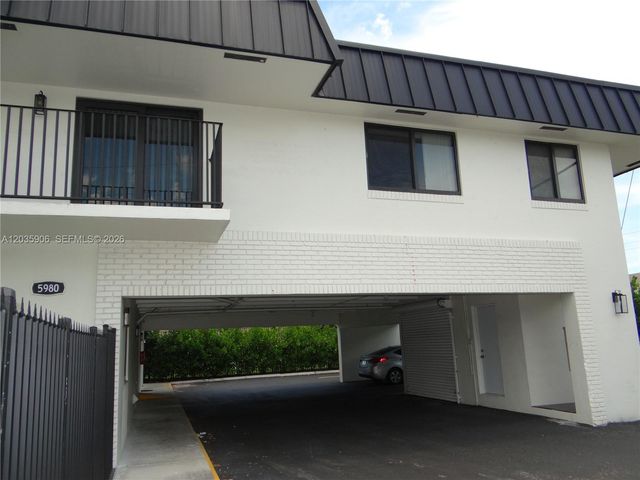 5980 SW 40th Avenue C, Dania Beach, FL 33312