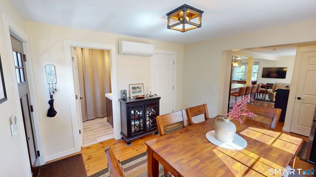 25 Beckwith Street, East Lyme, CT 06357