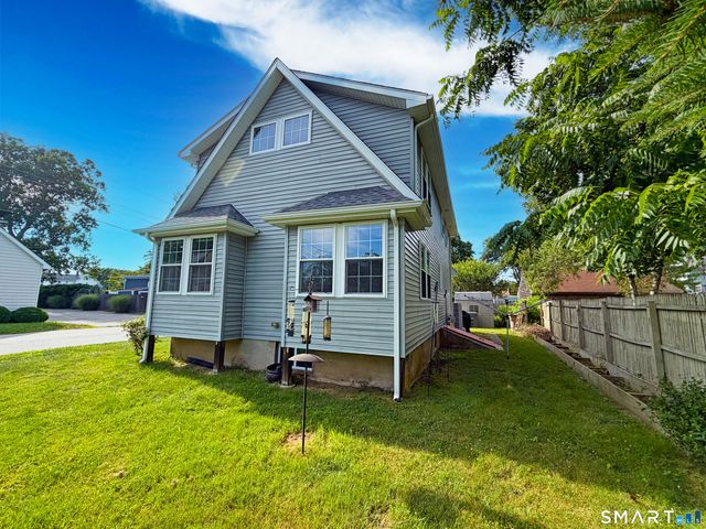 25 Beckwith Street, East Lyme, CT 06357