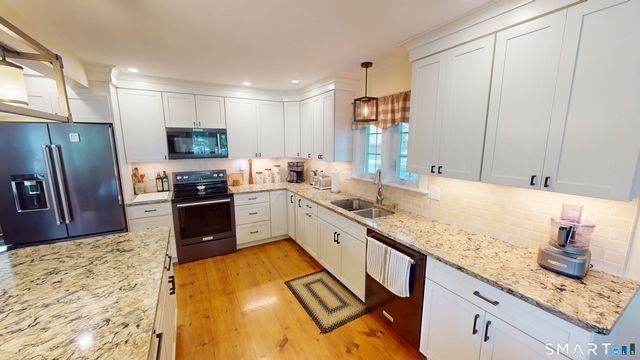25 Beckwith Street, East Lyme, CT 06357
