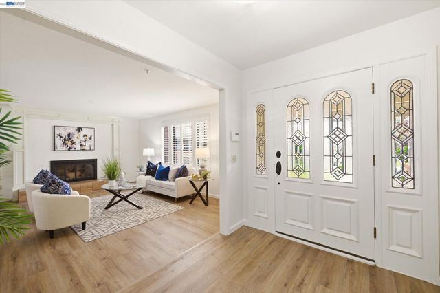 28 Harrington Rd, Moraga, CA 94556
