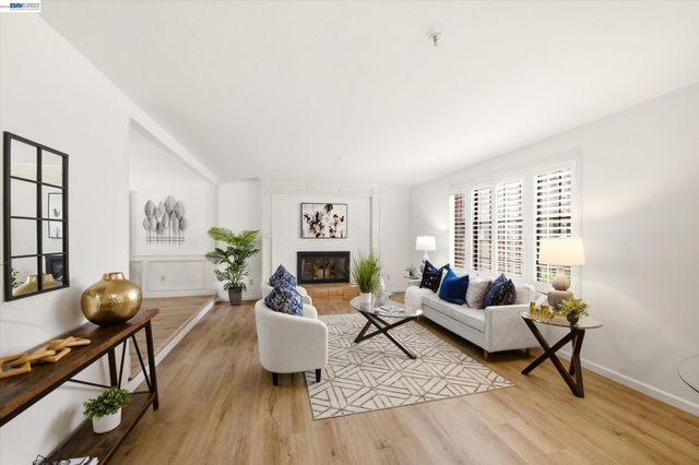 28 Harrington Rd, Moraga, CA 94556