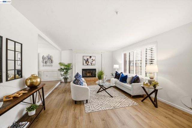 28 Harrington Rd, Moraga, CA 94556